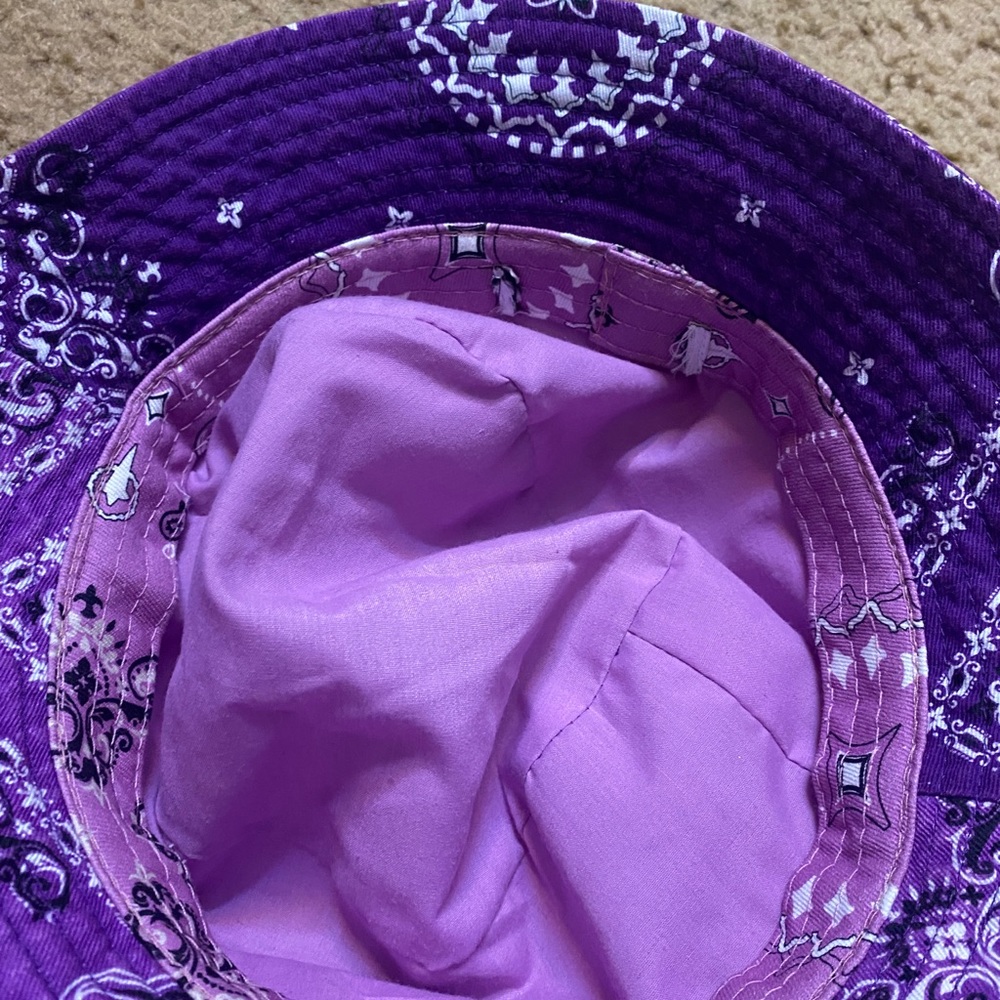 Purple blocking bucket hat